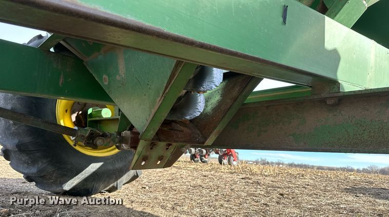 image for item NJ9352 Brent 420F grain cart