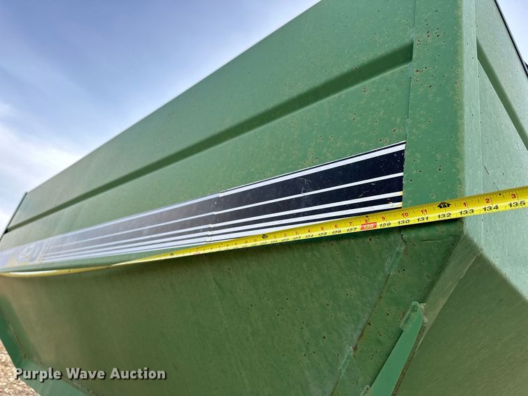 image for item NJ9352 Brent 420F grain cart