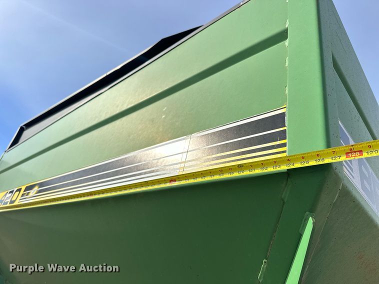 image for item NJ9352 Brent 420F grain cart