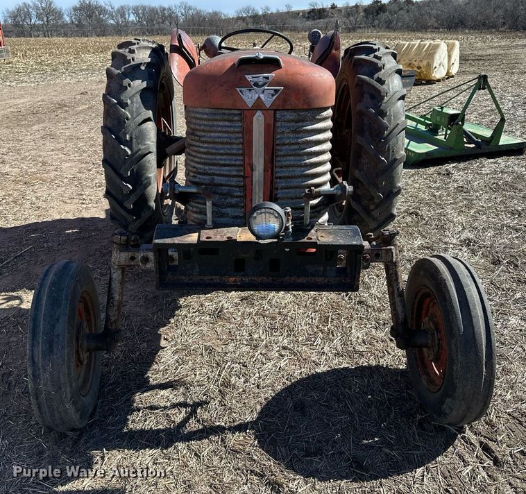 image for item NJ9357 1959 Massey Ferguson 65 tractor
