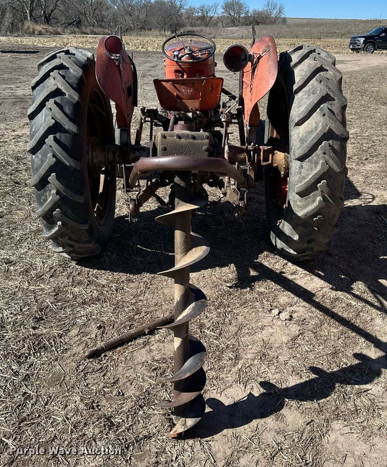 image for item NJ9357 1959 Massey Ferguson 65 tractor