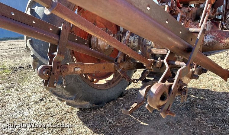 image for item NJ9357 1959 Massey Ferguson 65 tractor