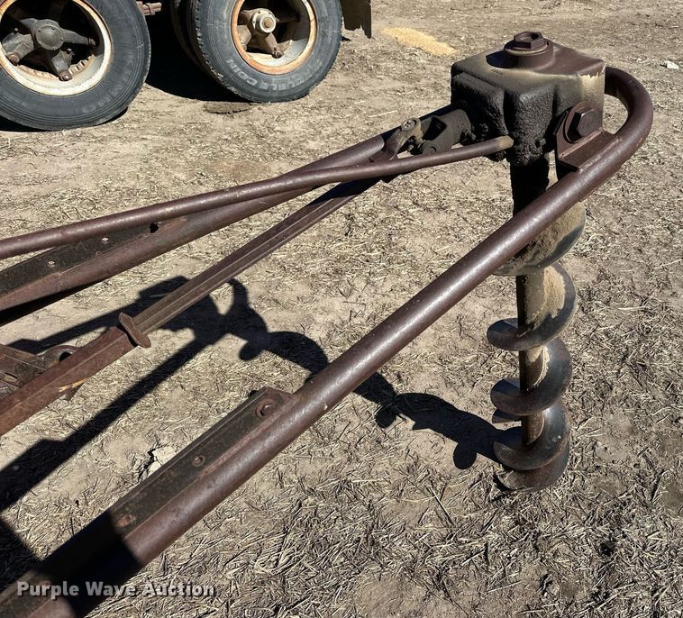 image for item NJ9357 1959 Massey Ferguson 65 tractor