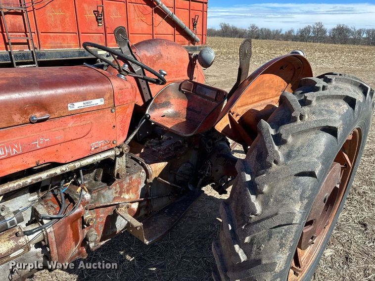 image for item NJ9357 1959 Massey Ferguson 65 tractor