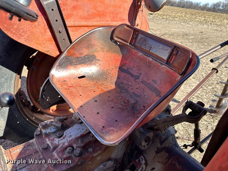 image for item NJ9357 1959 Massey Ferguson 65 tractor