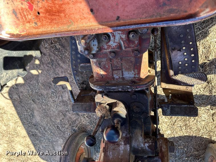 image for item NJ9357 1959 Massey Ferguson 65 tractor