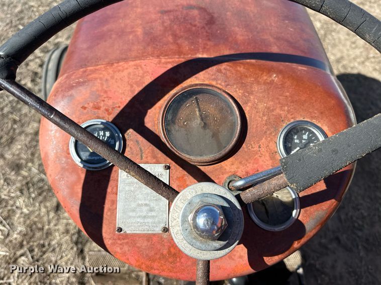image for item NJ9357 1959 Massey Ferguson 65 tractor
