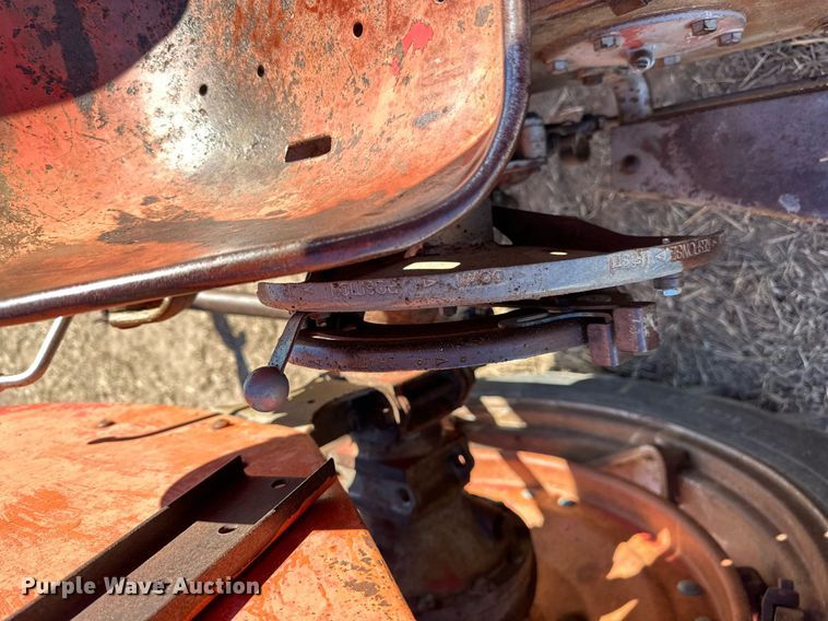 image for item NJ9357 1959 Massey Ferguson 65 tractor