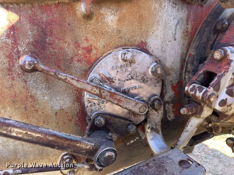 image for item NJ9357 1959 Massey Ferguson 65 tractor