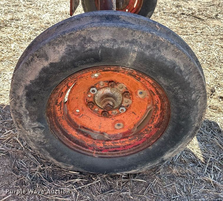 image for item NJ9357 1959 Massey Ferguson 65 tractor