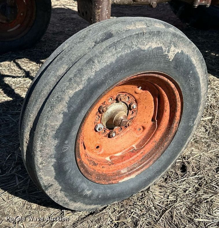 image for item NJ9357 1959 Massey Ferguson 65 tractor