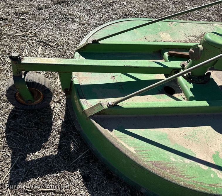 image for item NJ9357 1959 Massey Ferguson 65 tractor