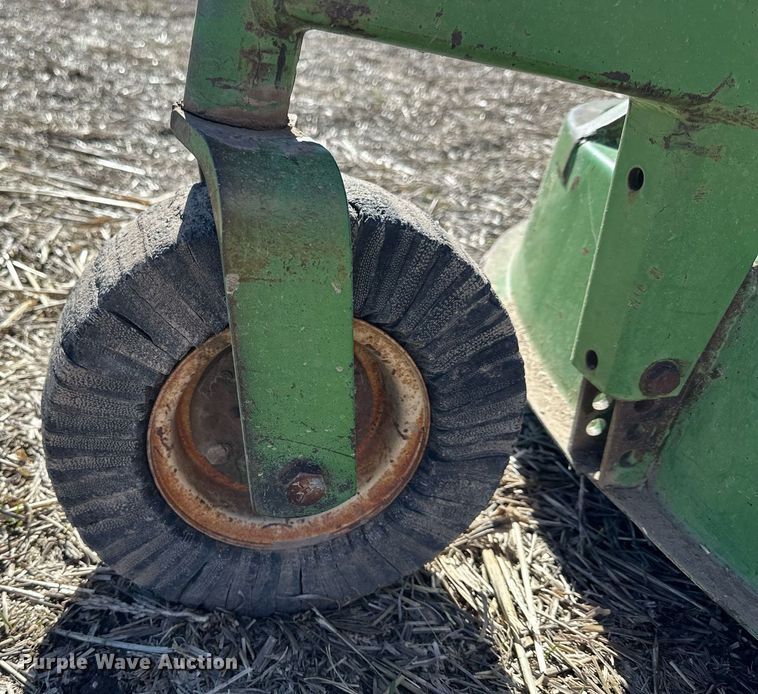 image for item NJ9357 1959 Massey Ferguson 65 tractor