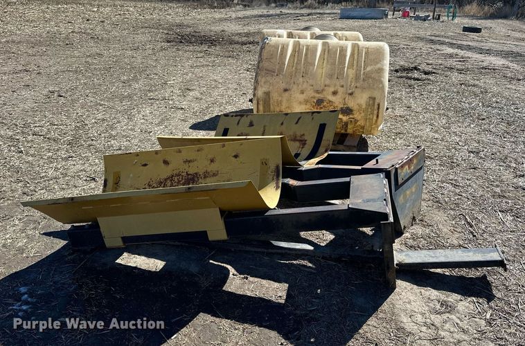 image for item NJ9363 (2) Ag-Chem saddle tanks