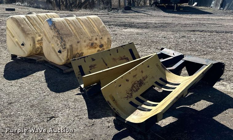 image for item NJ9363 (2) Ag-Chem saddle tanks