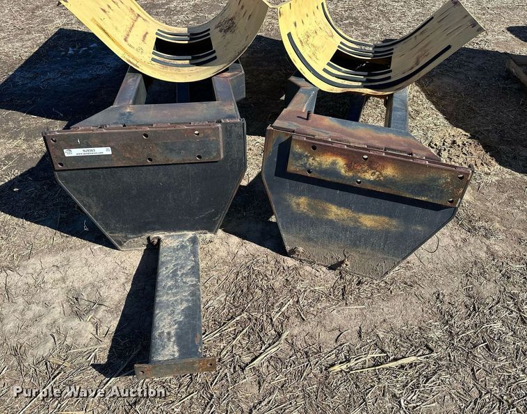 image for item NJ9363 (2) Ag-Chem saddle tanks