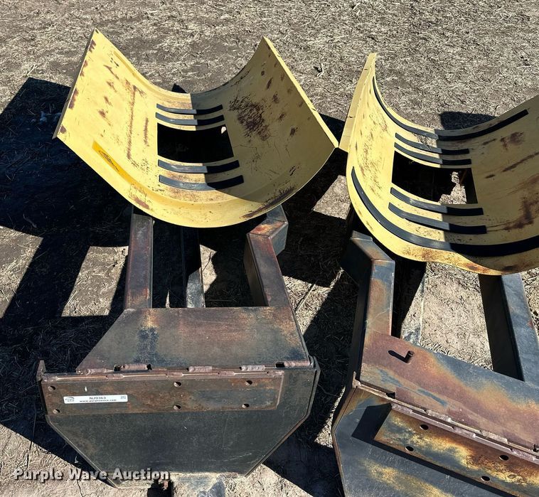 image for item NJ9363 (2) Ag-Chem saddle tanks