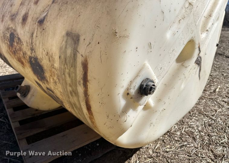 image for item NJ9363 (2) Ag-Chem saddle tanks