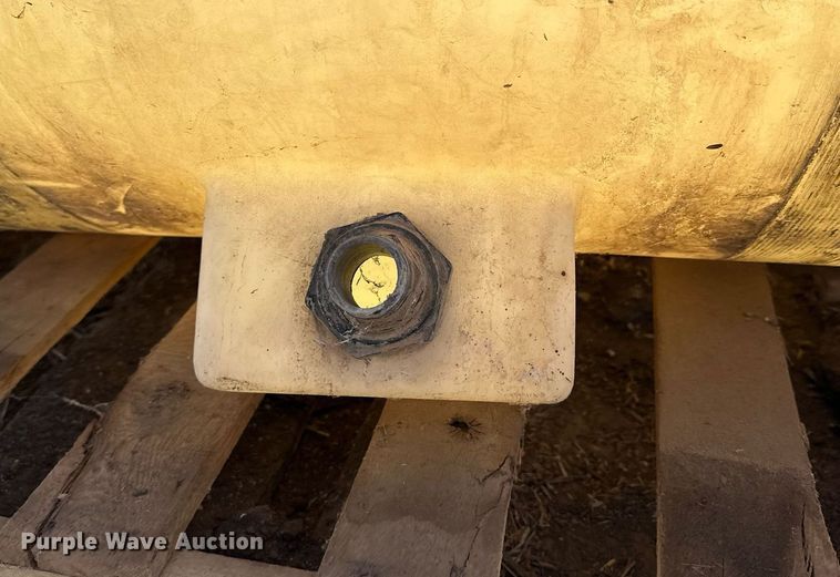 image for item NJ9363 (2) Ag-Chem saddle tanks