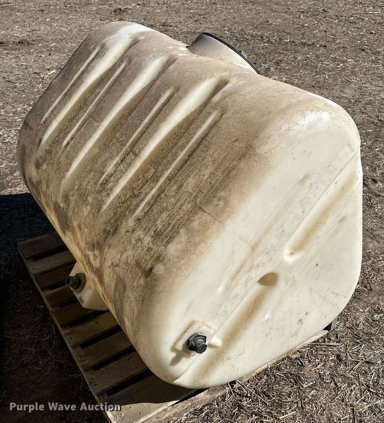 image for item NJ9363 (2) Ag-Chem saddle tanks