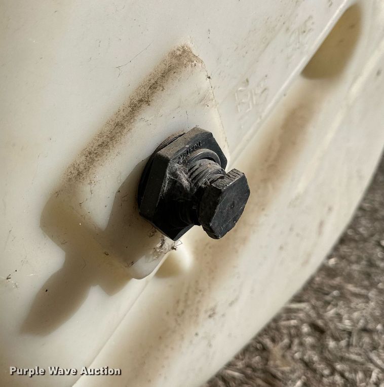 image for item NJ9363 (2) Ag-Chem saddle tanks