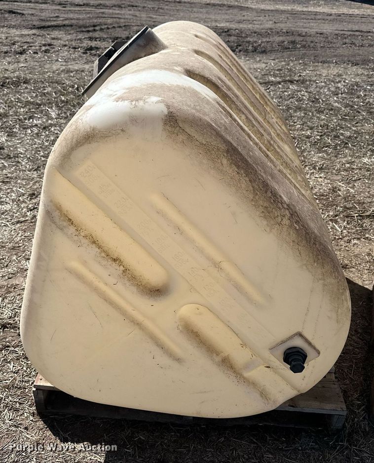 image for item NJ9363 (2) Ag-Chem saddle tanks