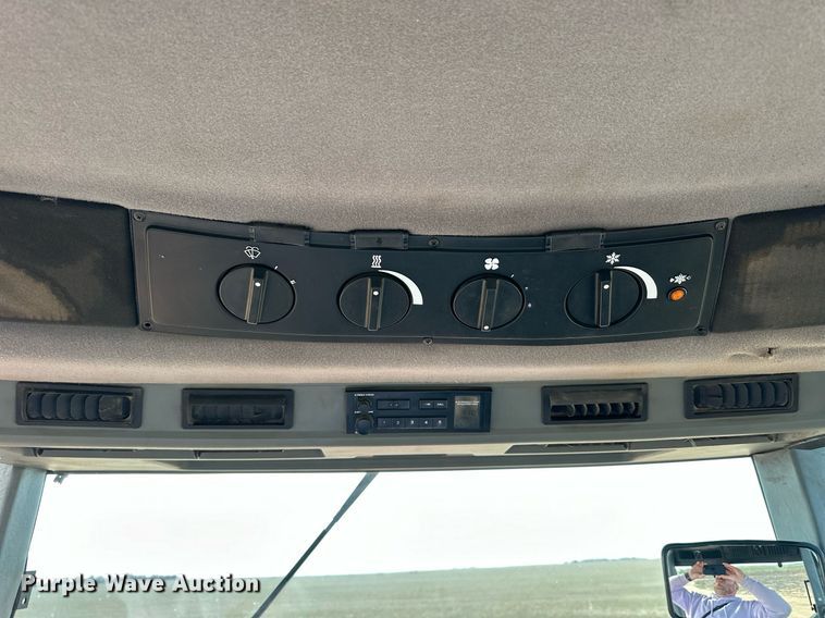 image for item NJ9367 1994 Case IH 7230 tractor