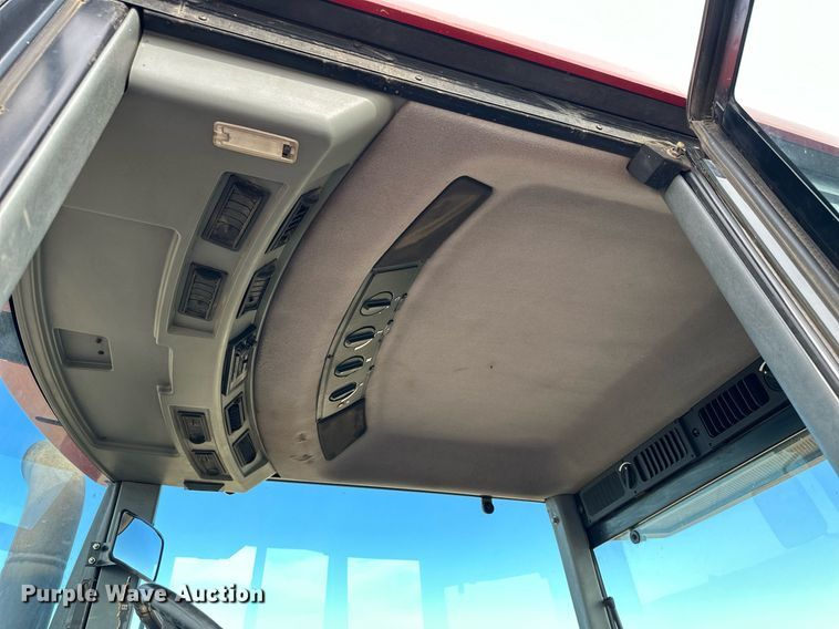 image for item NJ9367 1994 Case IH 7230 tractor