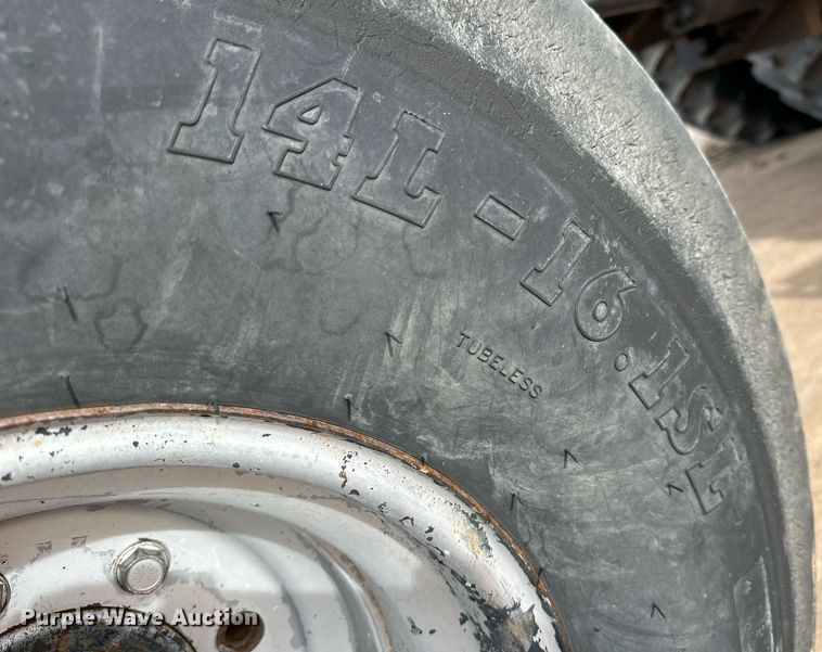 image for item NJ9367 1994 Case IH 7230 tractor