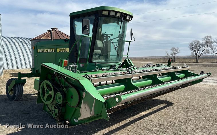image for item NJ9391 2001 John Deere 4890 SP swather / windrower