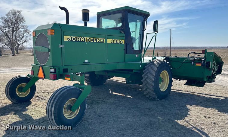 image for item NJ9391 2001 John Deere 4890 SP swather / windrower