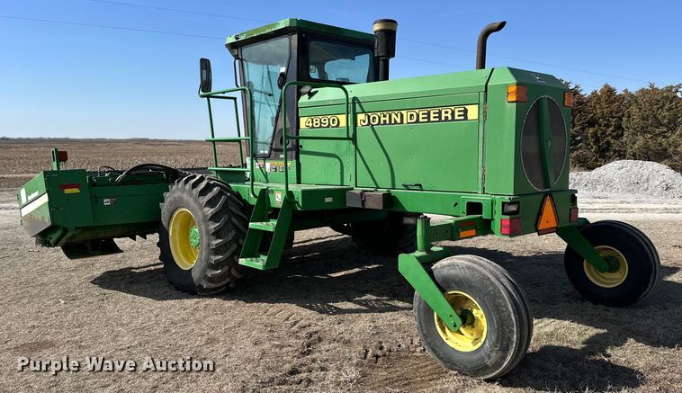 image for item NJ9391 2001 John Deere 4890 SP swather / windrower