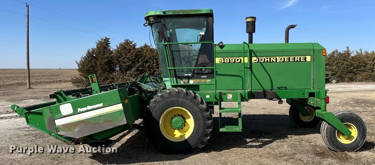 image for item NJ9391 2001 John Deere 4890 SP swather / windrower