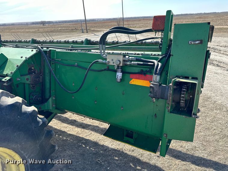 image for item NJ9391 2001 John Deere 4890 SP swather / windrower