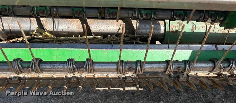 image for item NJ9391 2001 John Deere 4890 SP swather / windrower