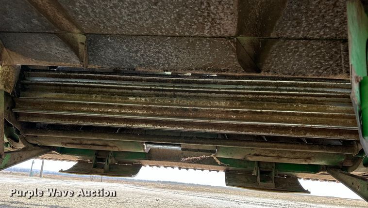 image for item NJ9391 2001 John Deere 4890 SP swather / windrower