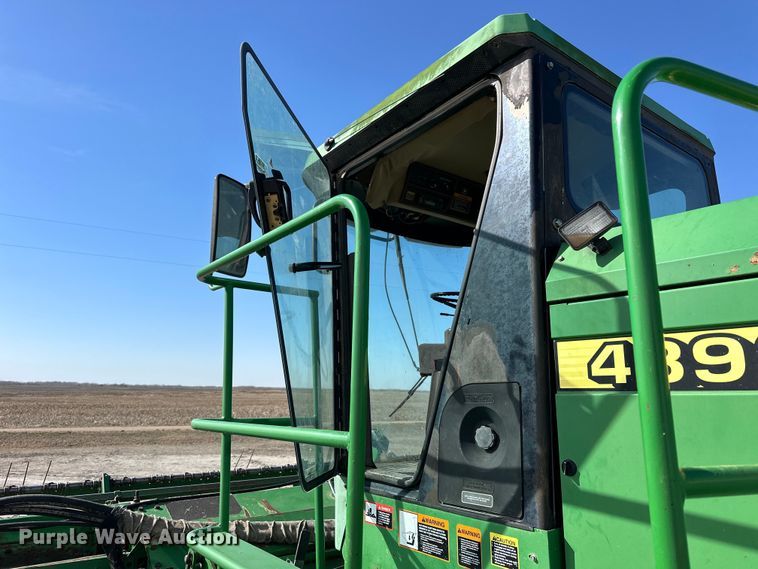 image for item NJ9391 2001 John Deere 4890 SP swather / windrower