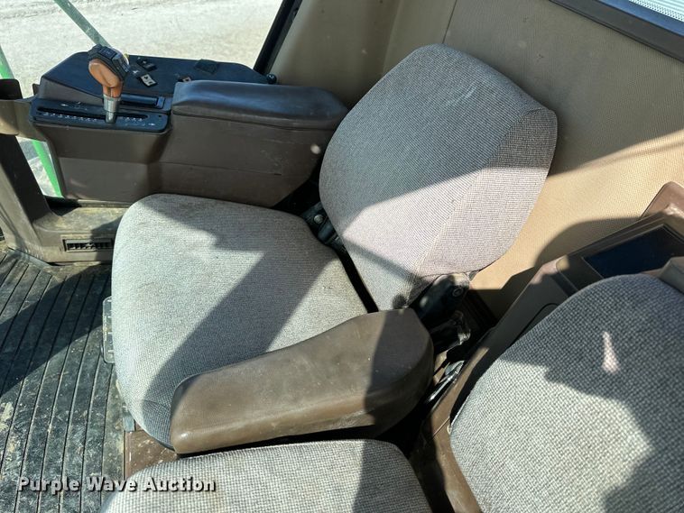 image for item NJ9391 2001 John Deere 4890 SP swather / windrower