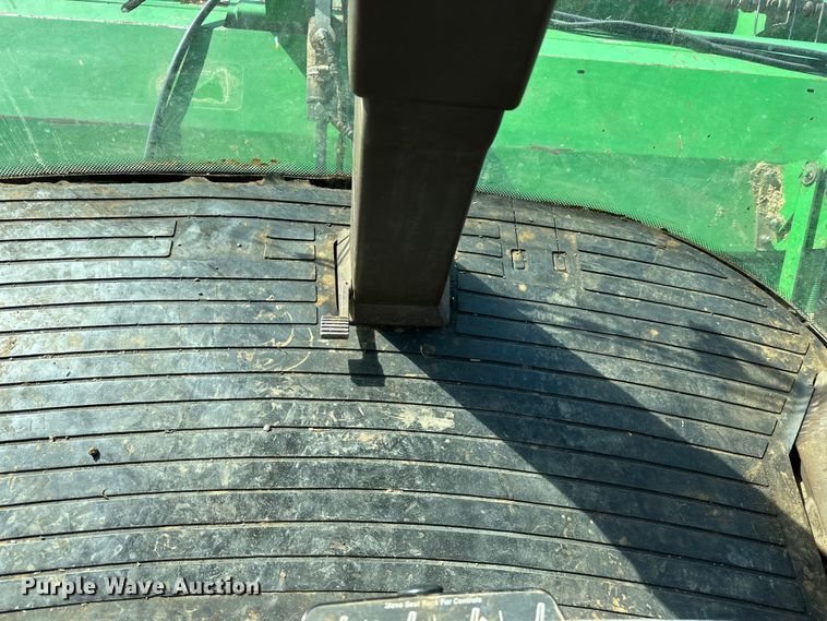 image for item NJ9391 2001 John Deere 4890 SP swather / windrower