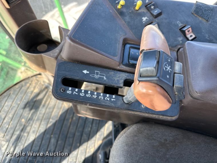 image for item NJ9391 2001 John Deere 4890 SP swather / windrower