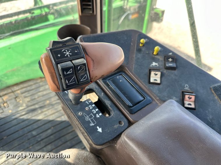 image for item NJ9391 2001 John Deere 4890 SP swather / windrower