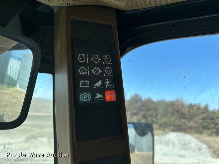 image for item NJ9391 2001 John Deere 4890 SP swather / windrower