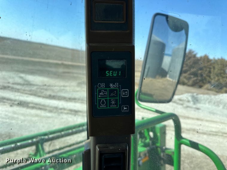 image for item NJ9391 2001 John Deere 4890 SP swather / windrower