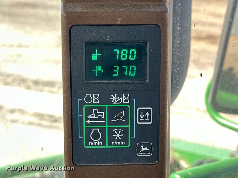 image for item NJ9391 2001 John Deere 4890 SP swather / windrower