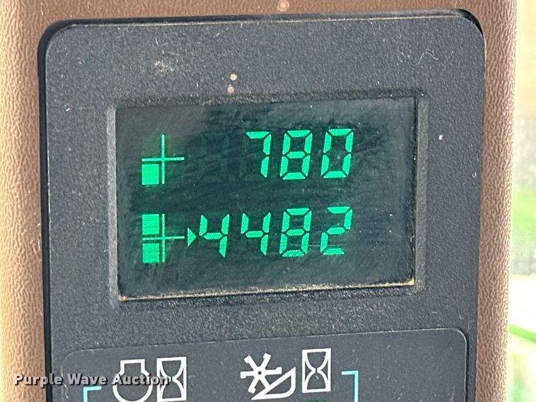 image for item NJ9391 2001 John Deere 4890 SP swather / windrower