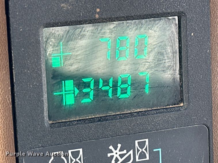 image for item NJ9391 2001 John Deere 4890 SP swather / windrower