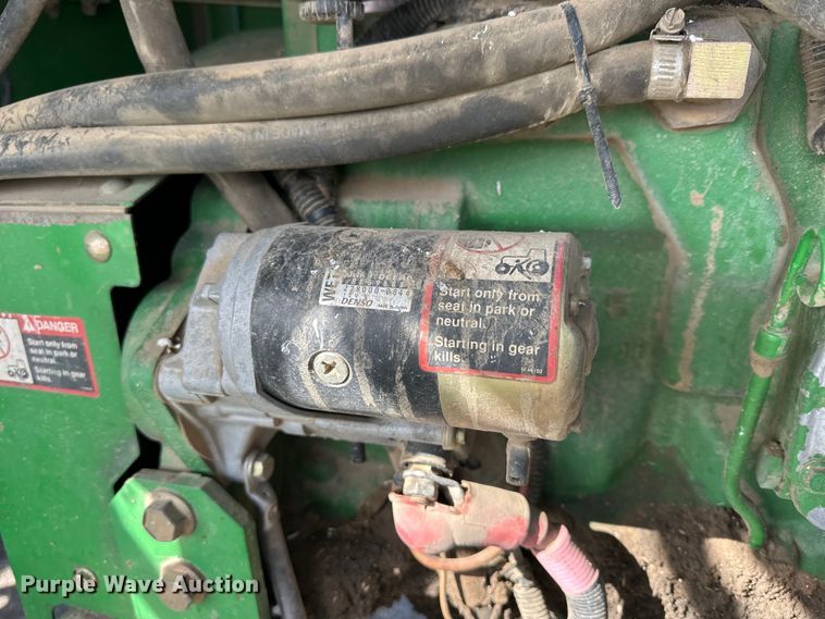 image for item NJ9391 2001 John Deere 4890 SP swather / windrower