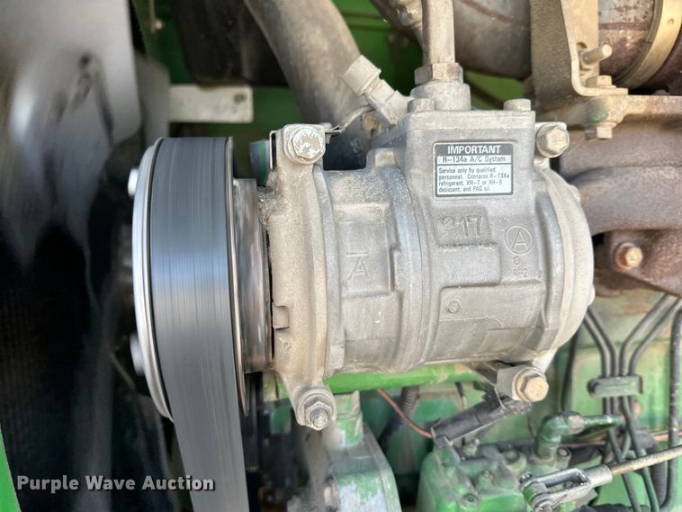 image for item NJ9391 2001 John Deere 4890 SP swather / windrower