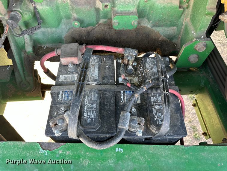 image for item NJ9391 2001 John Deere 4890 SP swather / windrower