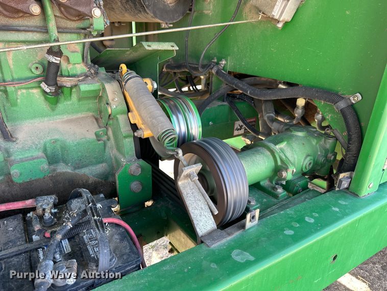 image for item NJ9391 2001 John Deere 4890 SP swather / windrower